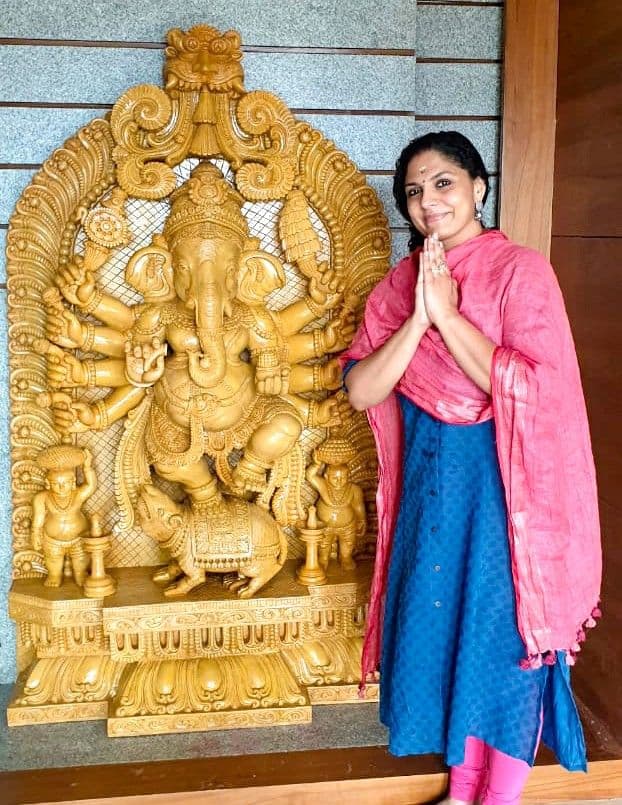 Renowned actress and classical dancer Asha Sharath standing with the Dancing Ganesha idol sculpted for her home pooja room